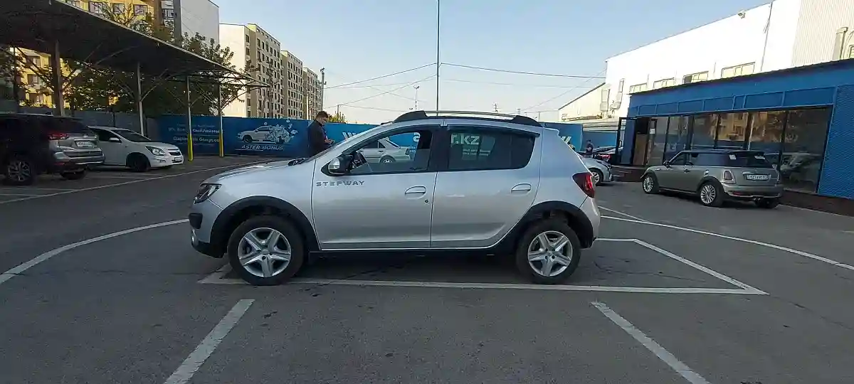 Renault Sandero 2015 года за 4 500 000 тг. в Алматы