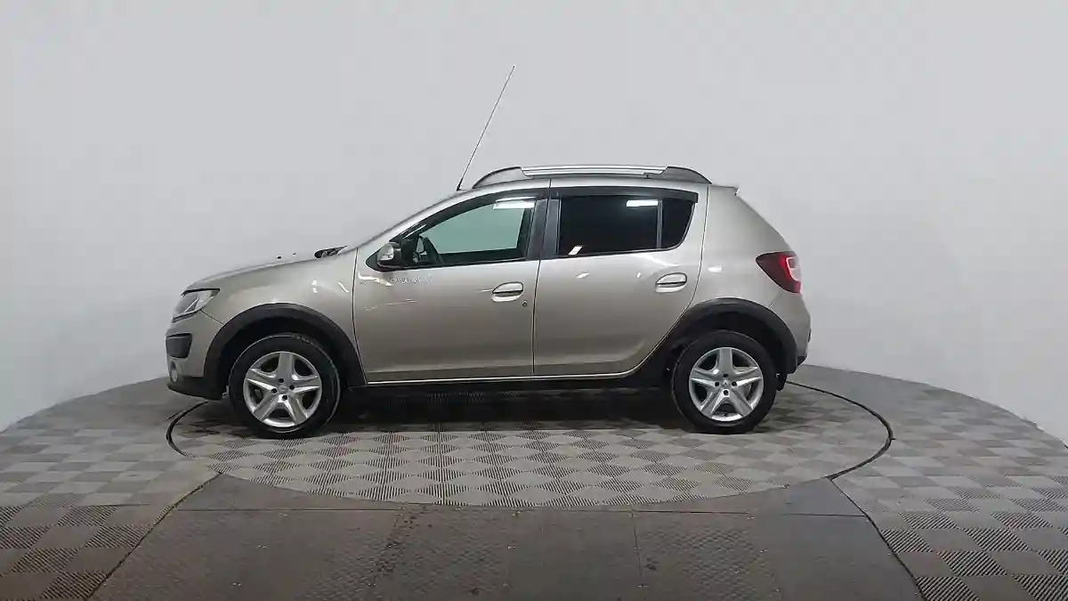 Renault Sandero 2015 года за 3 890 000 тг. в Астана