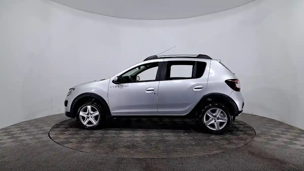 Renault Sandero 2015 года за 3 590 000 тг. в Астана