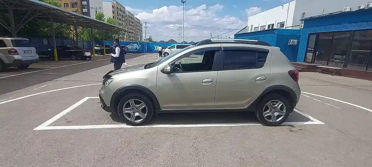 Renault Sandero 2020 года за 6 000 000 тг. в Алматы
