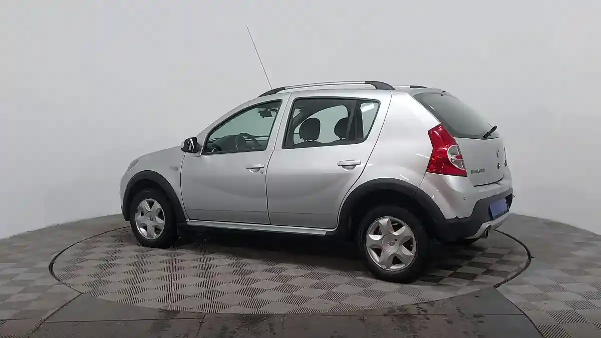 Renault Sandero 2013 года за 2 990 000 тг. в Астана