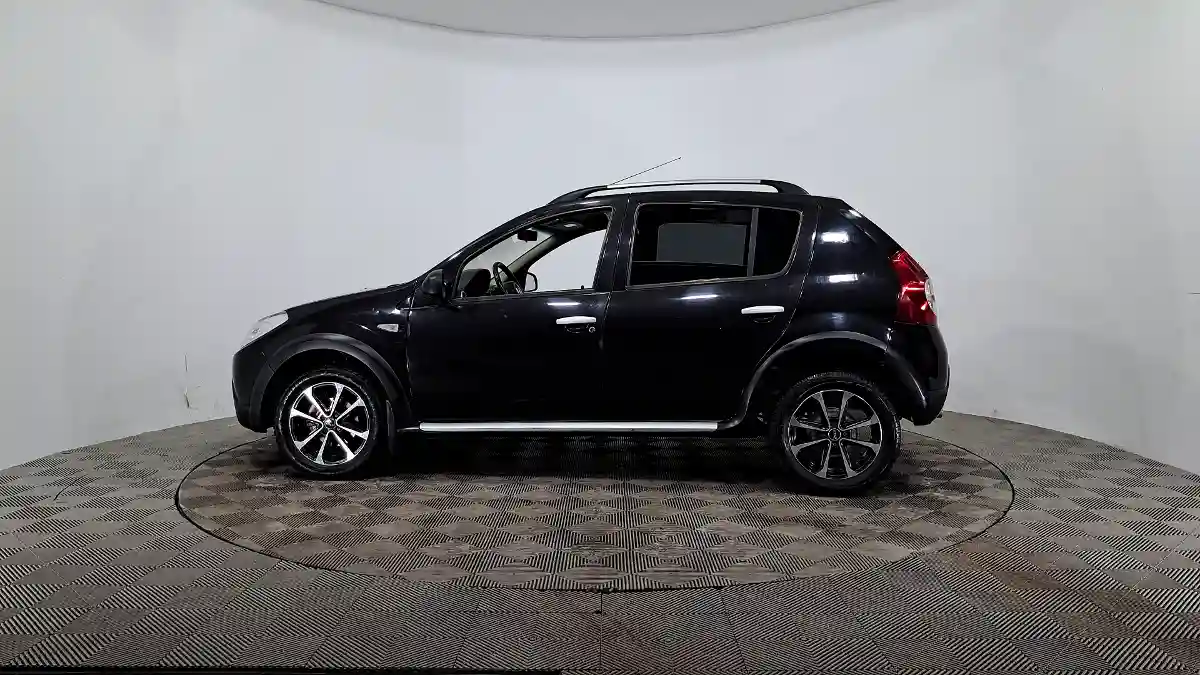 Renault Sandero 2014 года за 2 990 000 тг. в Астана