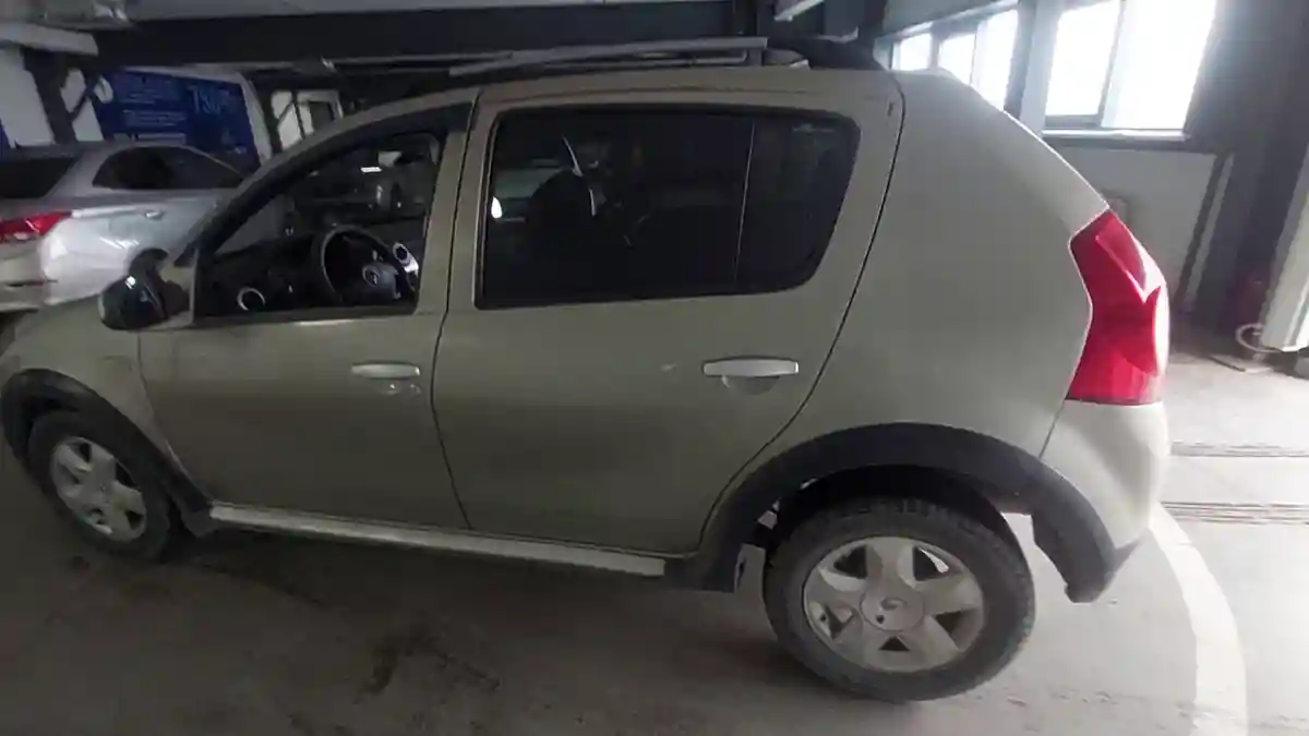 Renault Sandero 2012 года за 2 500 000 тг. в Астана