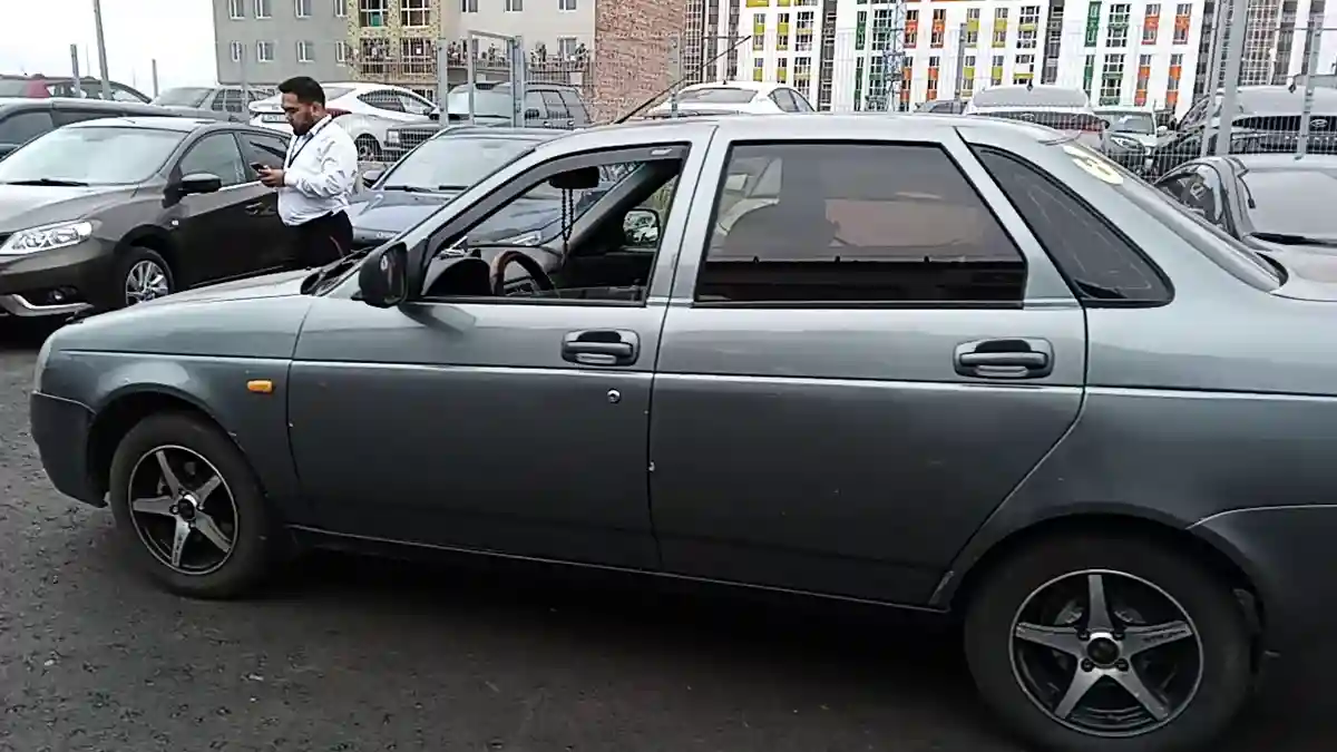 LADA (ВАЗ) Priora 2011 года за 1 000 000 тг. в Астана