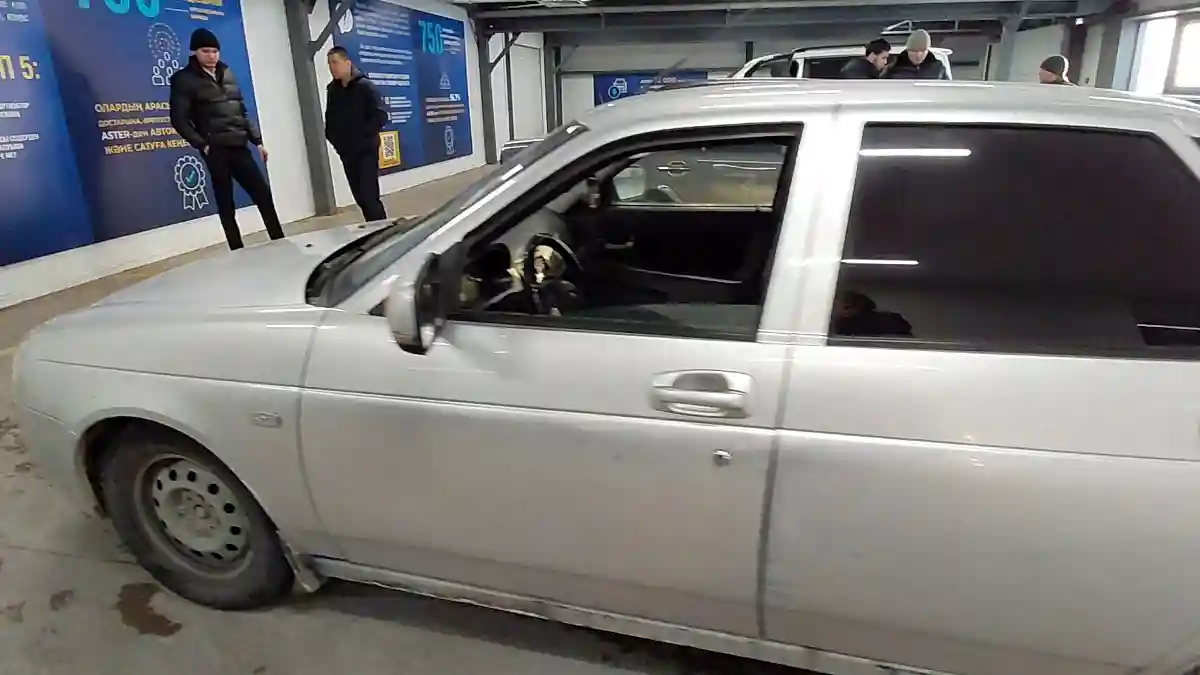 LADA (ВАЗ) Priora 2013 года за 2 000 000 тг. в Астана