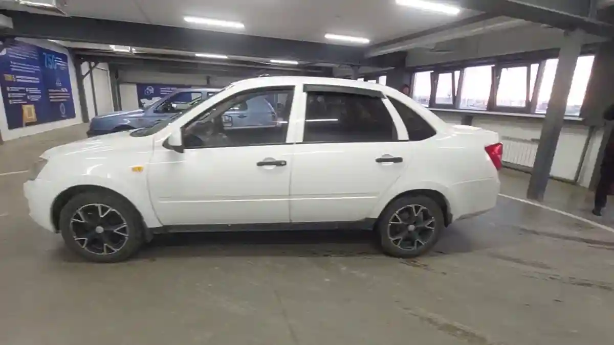 LADA (ВАЗ) Granta 2013 года за 3 000 000 тг. в Астана