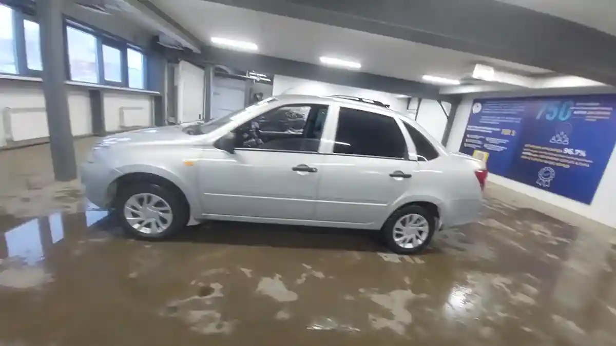 LADA (ВАЗ) Granta 2013 года за 2 200 000 тг. в Астана