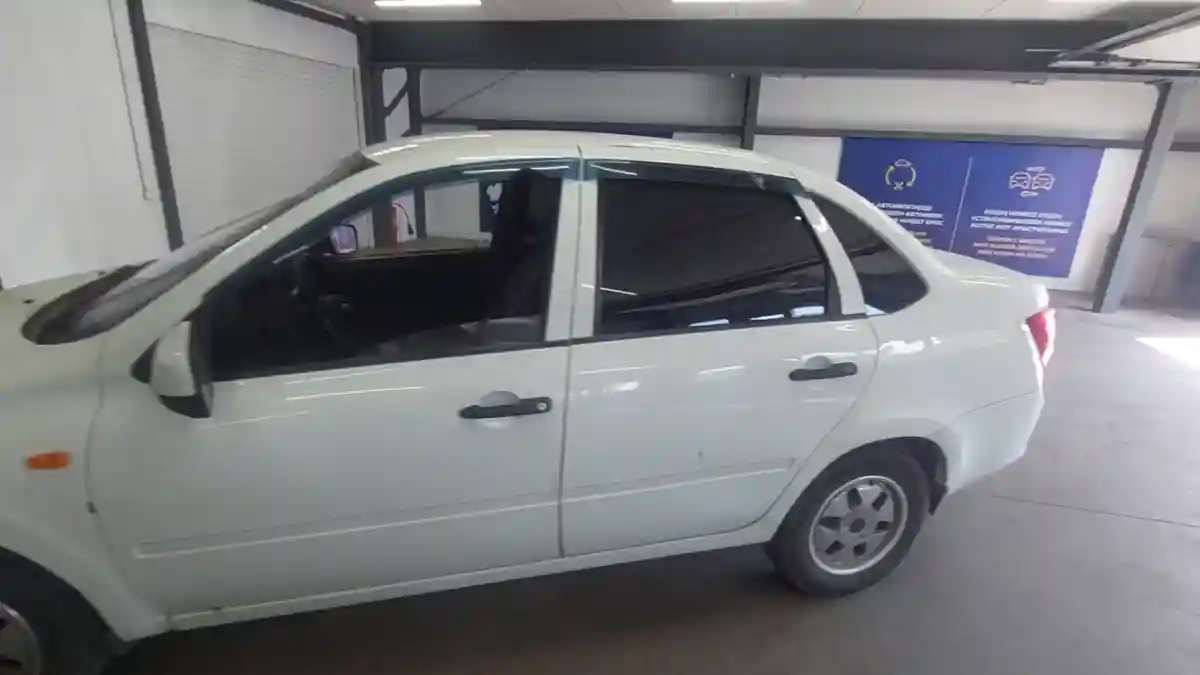 LADA (ВАЗ) Granta 2013 года за 1 900 000 тг. в Астана