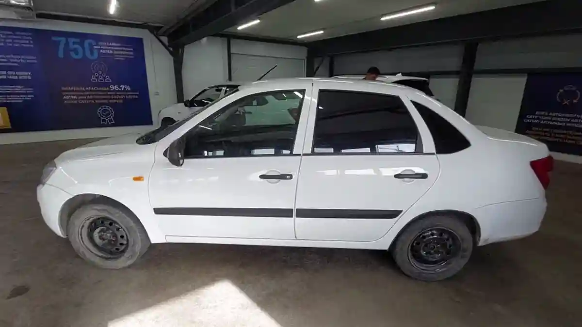 LADA (ВАЗ) Granta 2013 года за 2 200 000 тг. в Астана