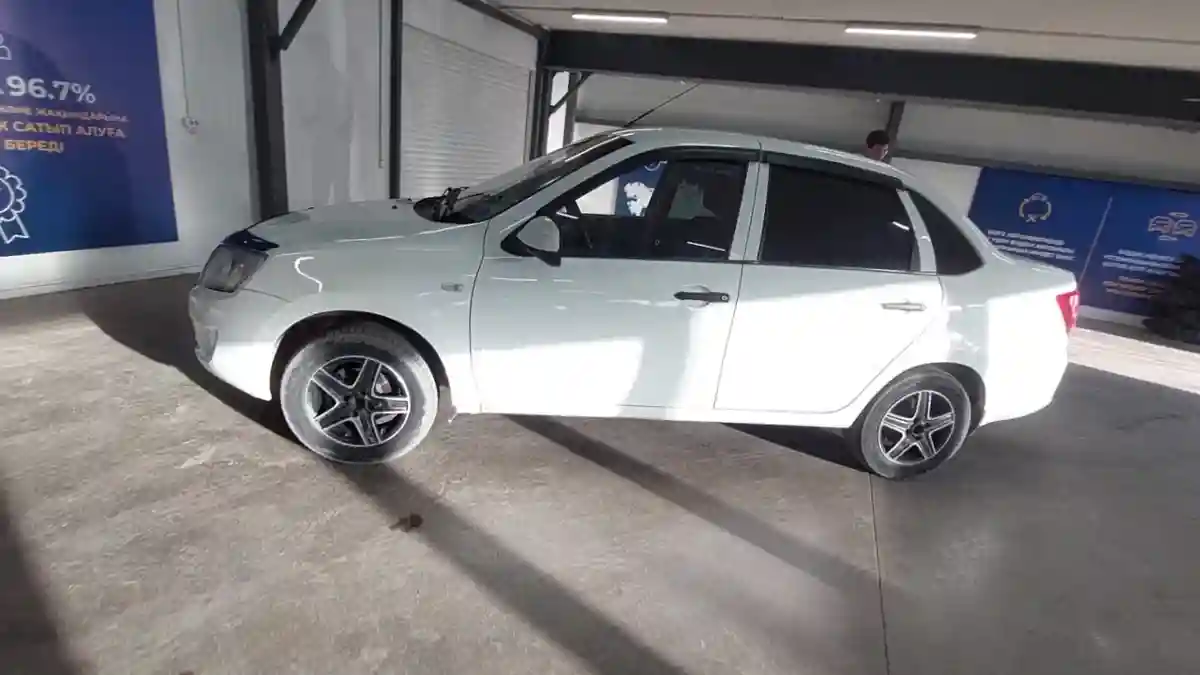 LADA (ВАЗ) Granta 2013 года за 2 300 000 тг. в Астана