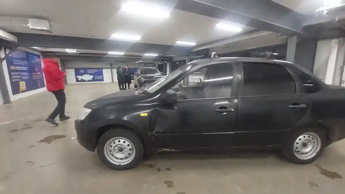 LADA (ВАЗ) Granta 2013 года за 2 000 000 тг. в Астана