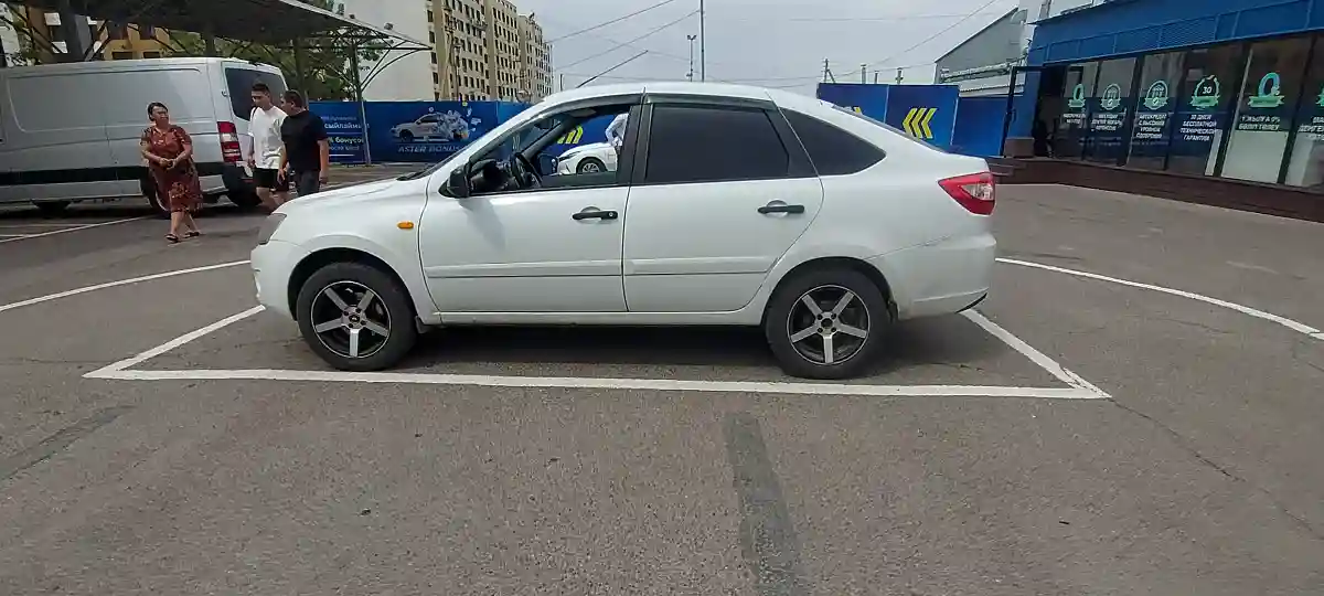 LADA (ВАЗ) Granta 2015 года за 2 400 000 тг. в Алматы