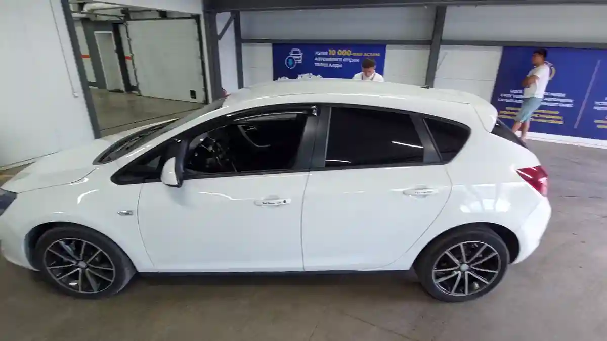 Opel Astra 2012 года за 4 000 000 тг. в Астана