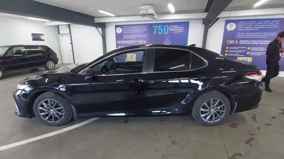 Toyota Camry 2021 года за 14 000 000 тг. в Астана