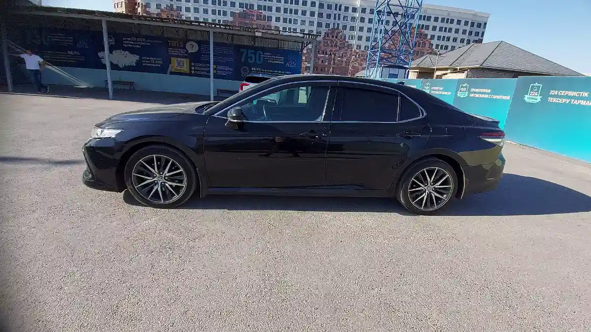 Toyota Camry 2021 года за 14 000 000 тг. в Шымкент