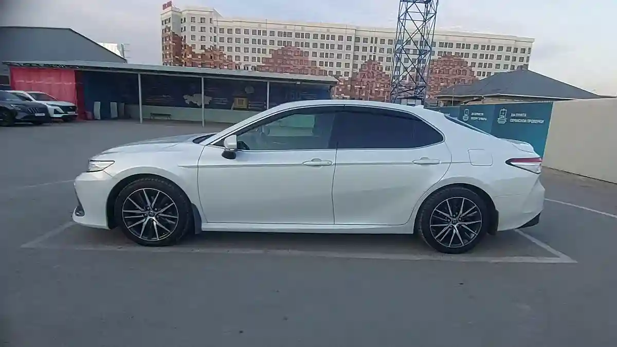 Toyota Camry 2021 года за 17 000 000 тг. в Шымкент