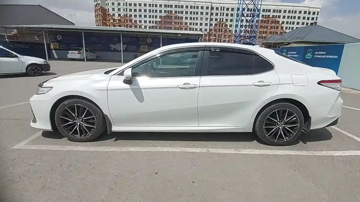 Toyota Camry 2021 года за 16 500 000 тг. в Шымкент