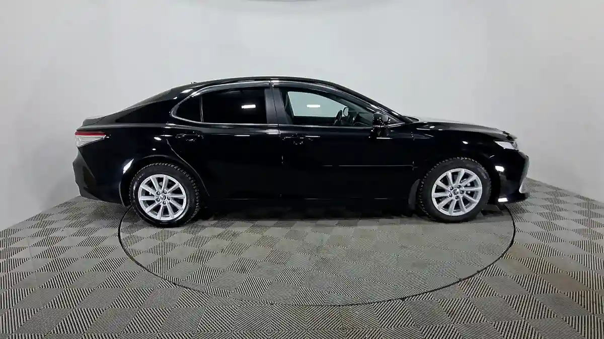 Toyota Camry 2021 года за 14 490 000 тг. в Астана
