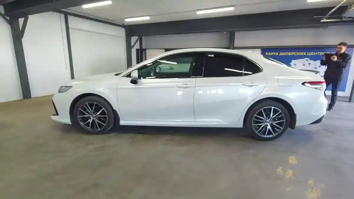 Toyota Camry 2022 года за 21 000 000 тг. в Астана