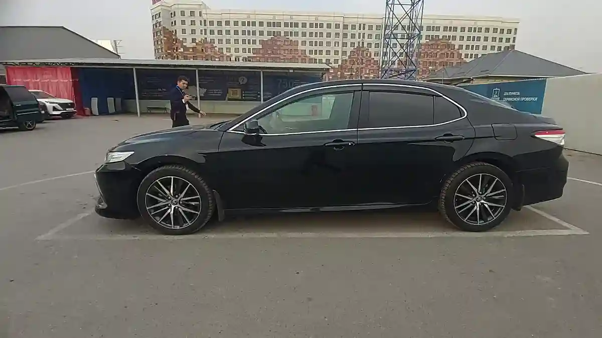 Toyota Camry 2021 года за 17 000 000 тг. в Шымкент