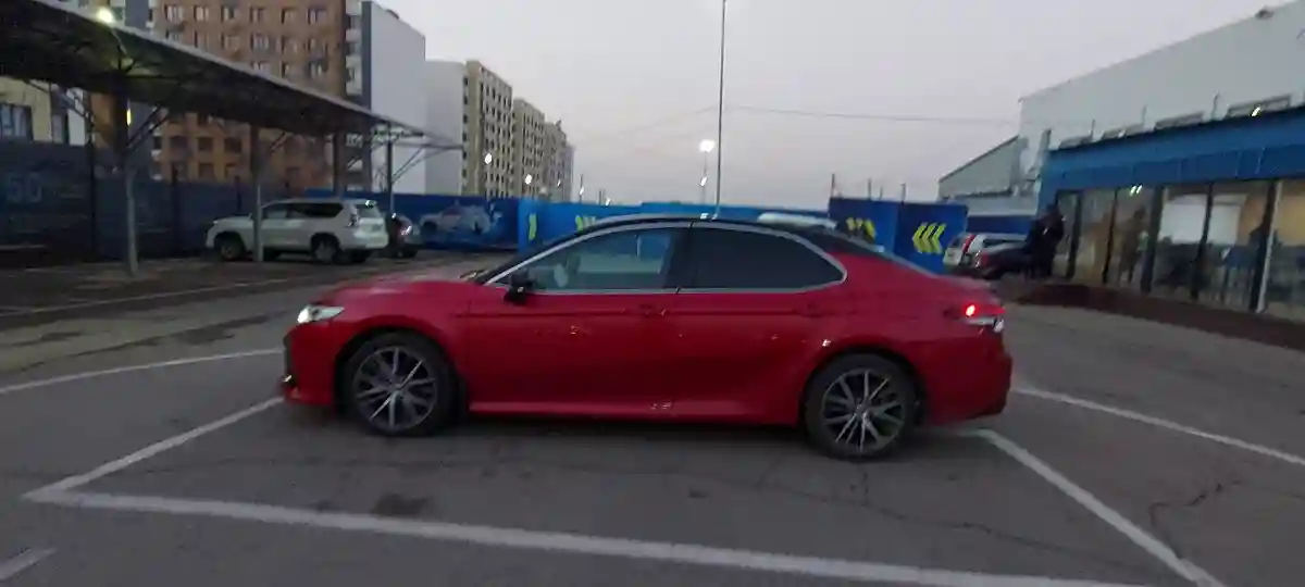 Toyota Camry 2021 года за 14 500 000 тг. в Алматы