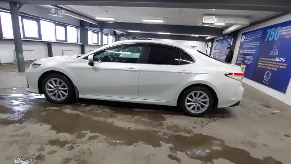 Toyota Camry 2021 года за 15 000 000 тг. в Астана