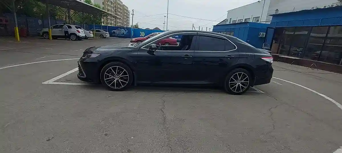 Toyota Camry 2021 года за 14 500 000 тг. в Алматы