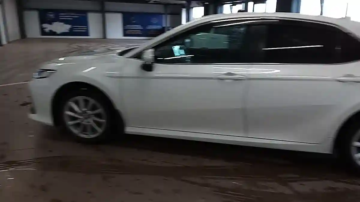 Toyota Camry 2021 года за 14 000 000 тг. в Астана
