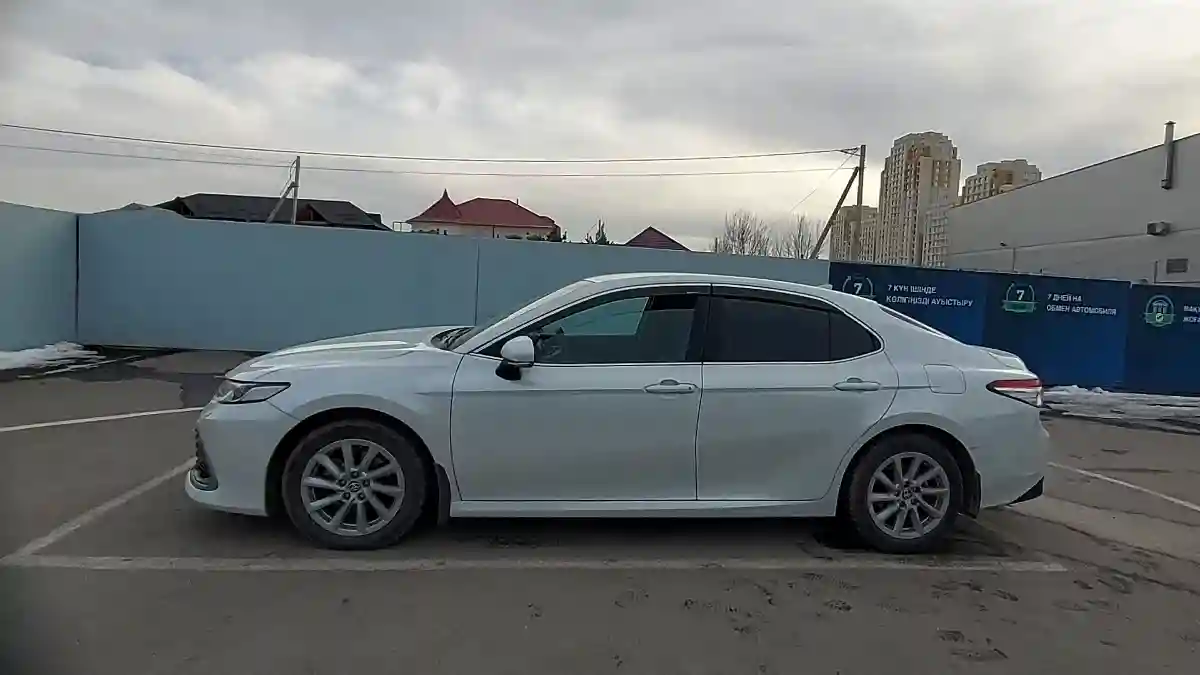 Toyota Camry 2021 года за 13 500 000 тг. в Шымкент