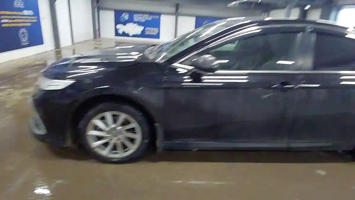 Toyota Camry 2021 года за 13 500 000 тг. в Астана