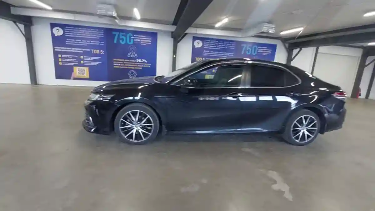 Toyota Camry 2021 года за 12 000 000 тг. в Астана