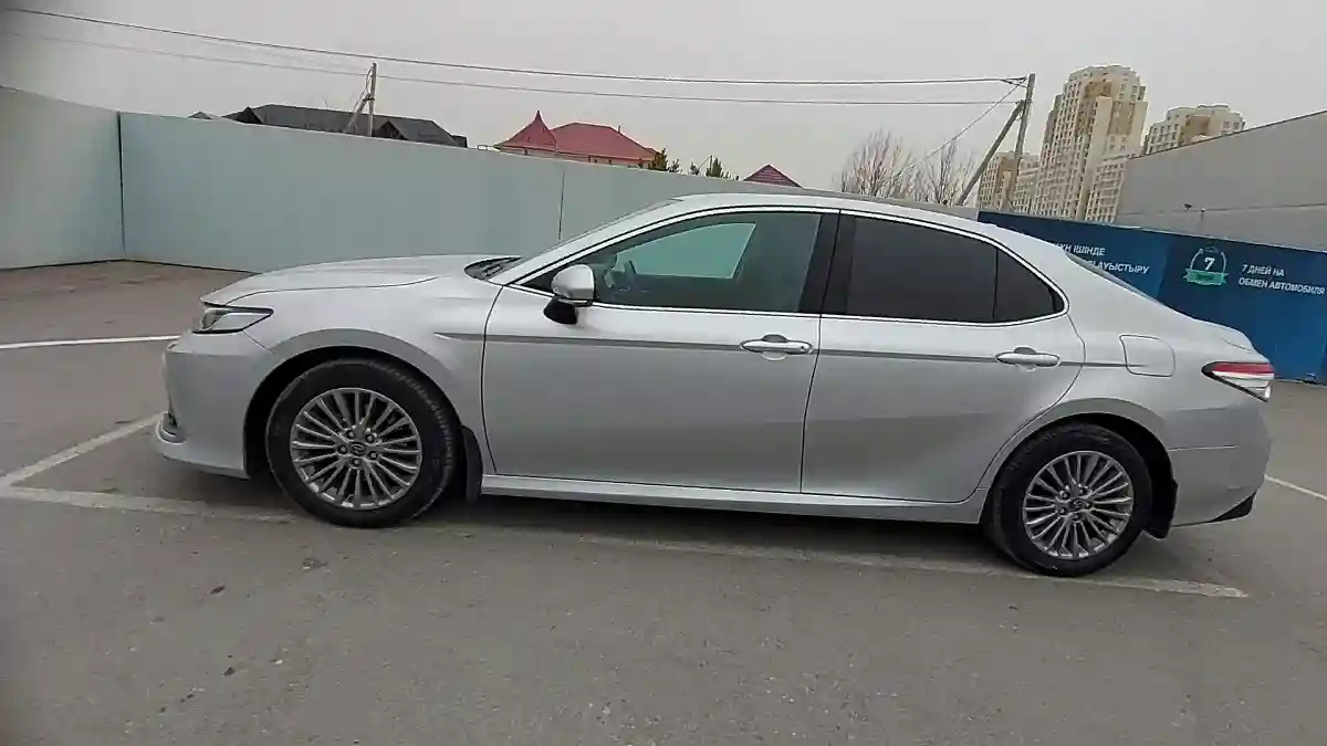 Toyota Camry 2021 года за 16 500 000 тг. в Шымкент