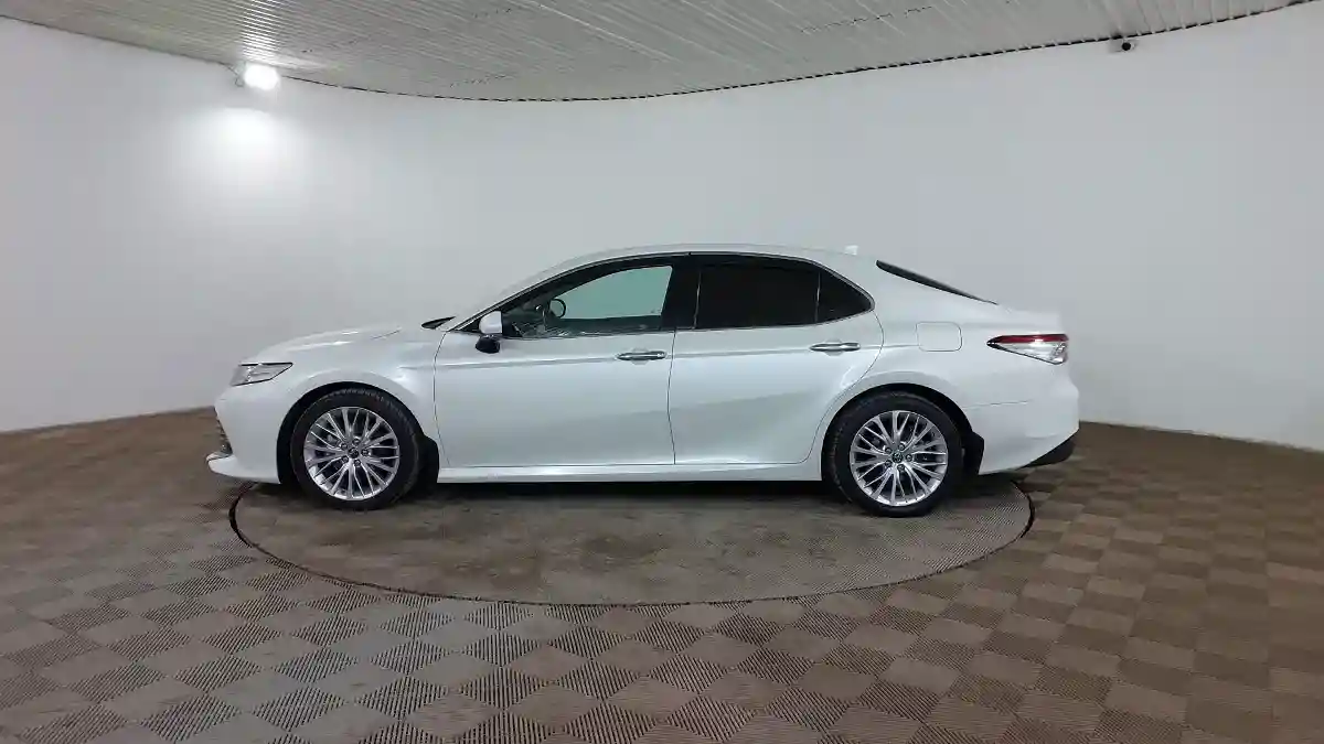 Toyota Camry 2021 года за 15 700 000 тг. в Шымкент