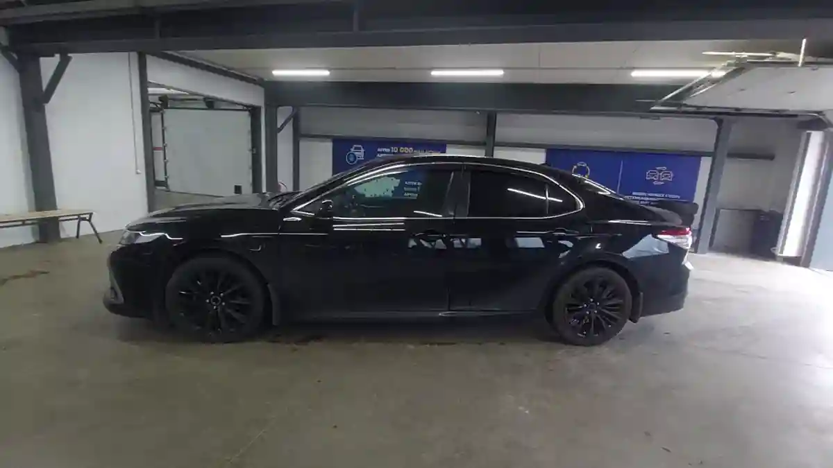 Toyota Camry 2021 года за 13 500 000 тг. в Астана