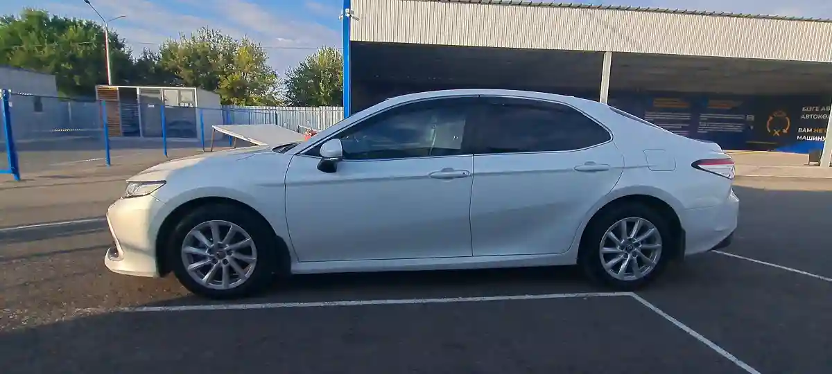 Toyota Camry 2021 года за 17 685 000 тг. в Шымкент
