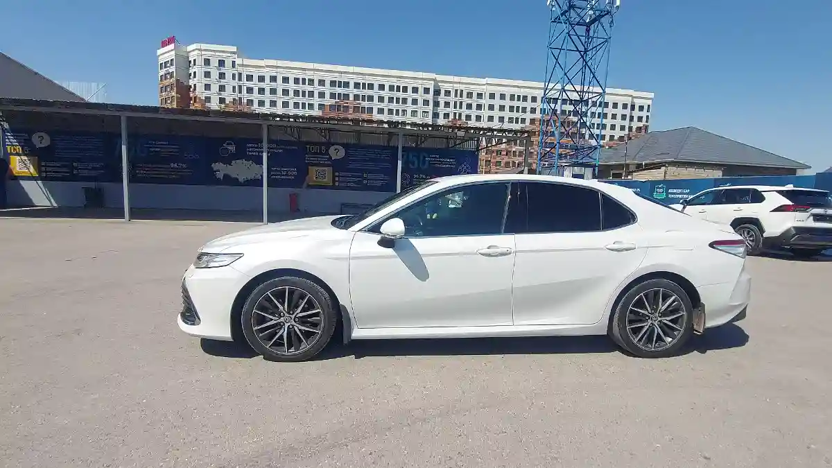 Toyota Camry 2021 года за 17 000 000 тг. в Шымкент