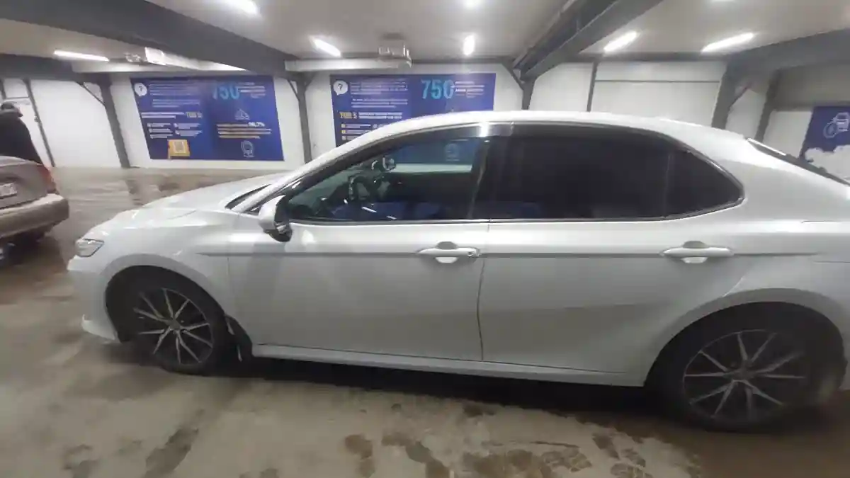 Toyota Camry 2021 года за 17 000 000 тг. в Астана