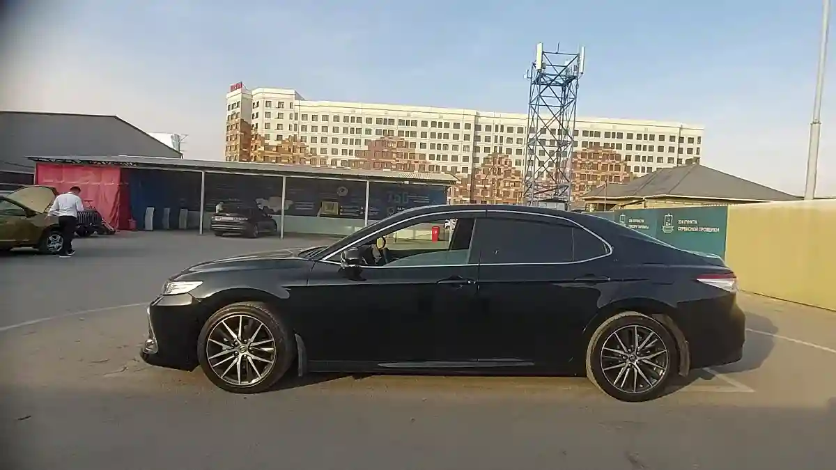 Toyota Camry 2021 года за 17 500 000 тг. в Шымкент