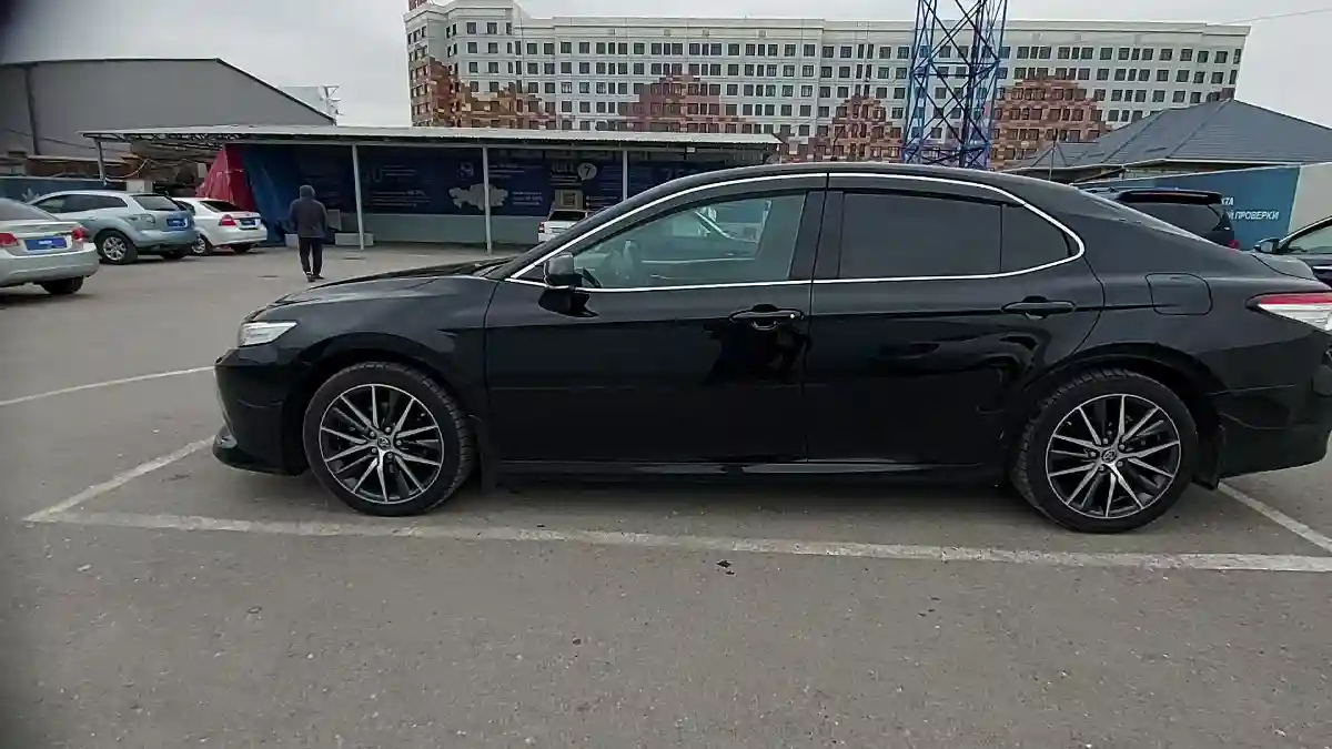 Toyota Camry 2021 года за 16 000 000 тг. в Шымкент