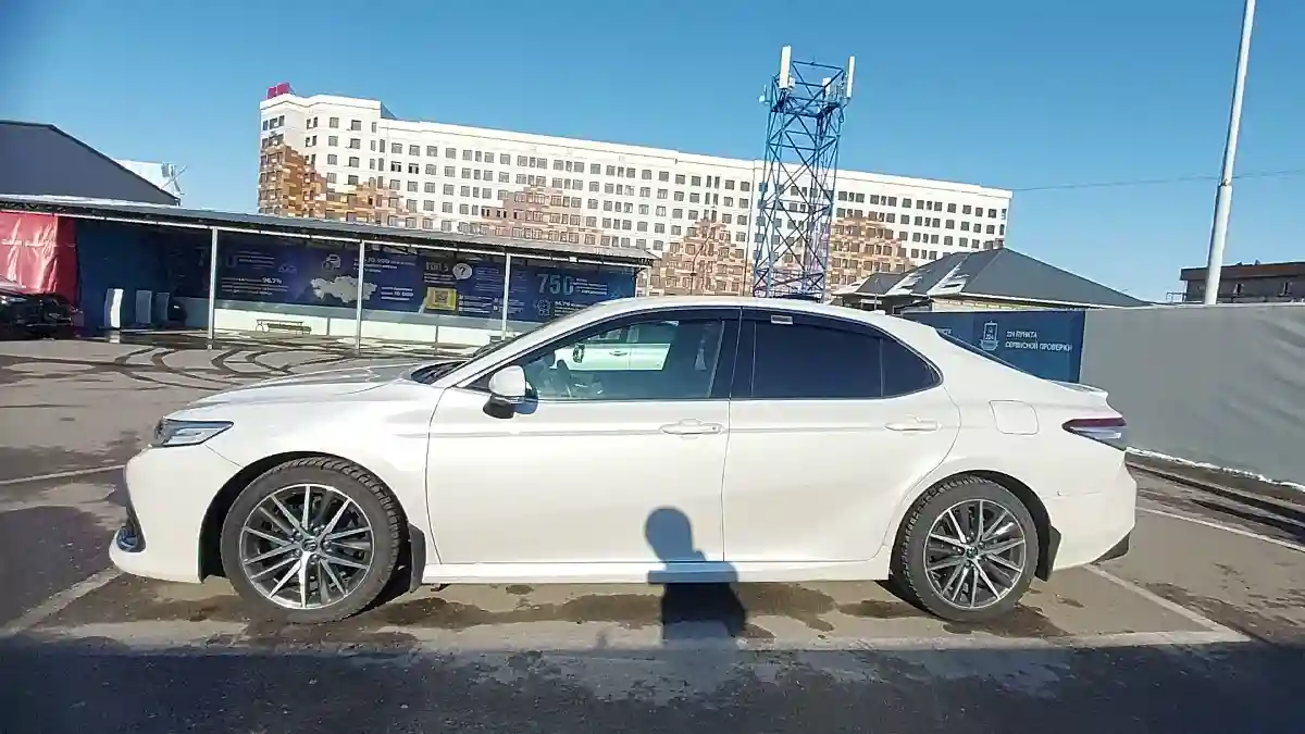 Toyota Camry 2021 года за 18 000 000 тг. в Шымкент