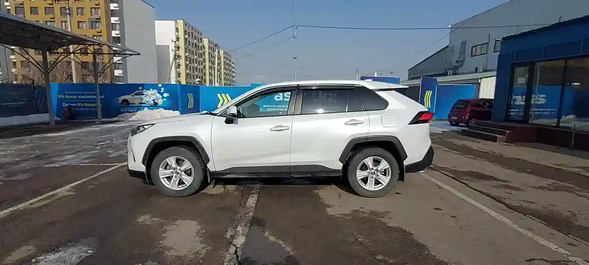 Toyota RAV4 2020 года за 15 000 000 тг. в Алматы