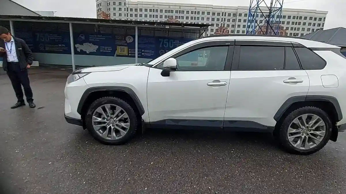 Toyota RAV4 2020 года за 13 500 000 тг. в Шымкент