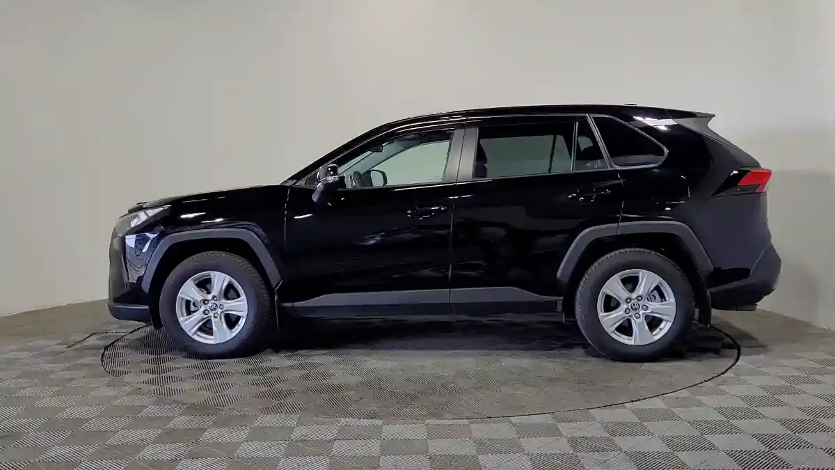 Toyota RAV4 2021 года за 16 790 000 тг. в Алматы