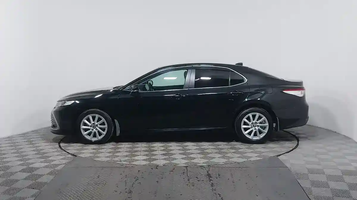 Toyota Camry 2021 года за 12 290 000 тг. в Астана