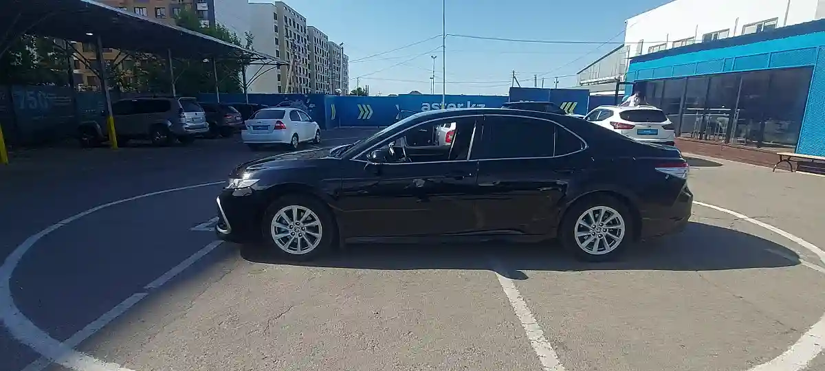 Toyota Camry 2021 года за 13 200 000 тг. в Алматы