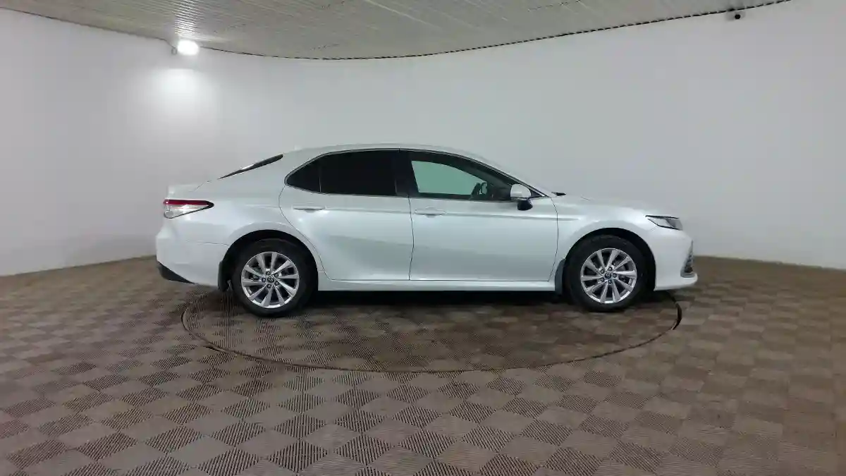 Toyota Camry 2021 года за 13 590 000 тг. в Шымкент