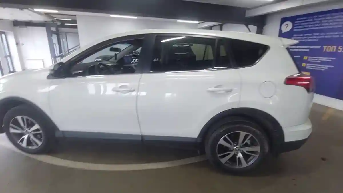 Toyota RAV4 2017 года за 11 000 000 тг. в Астана