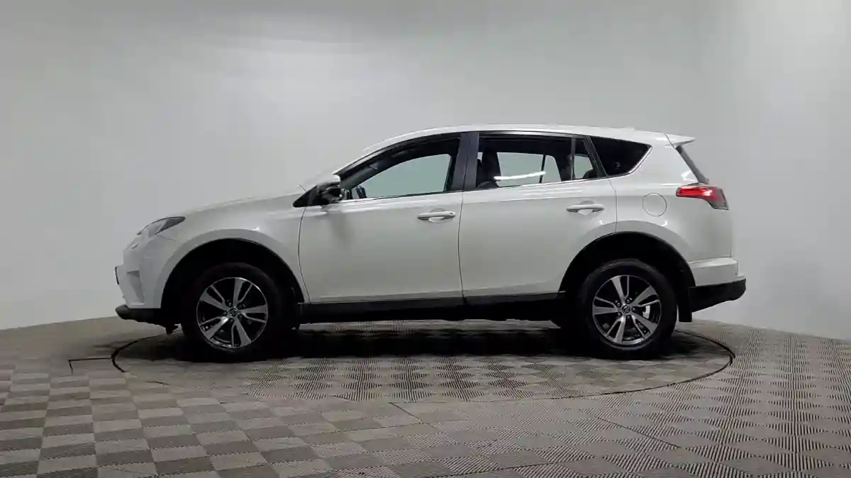 Toyota RAV4 2017 года за 10 290 000 тг. в Алматы