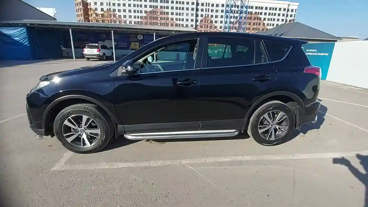 Toyota RAV4 2017 года за 12 500 000 тг. в Шымкент