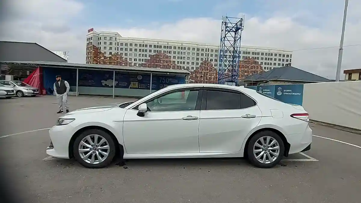 Toyota Camry 2018 года за 13 500 000 тг. в Шымкент